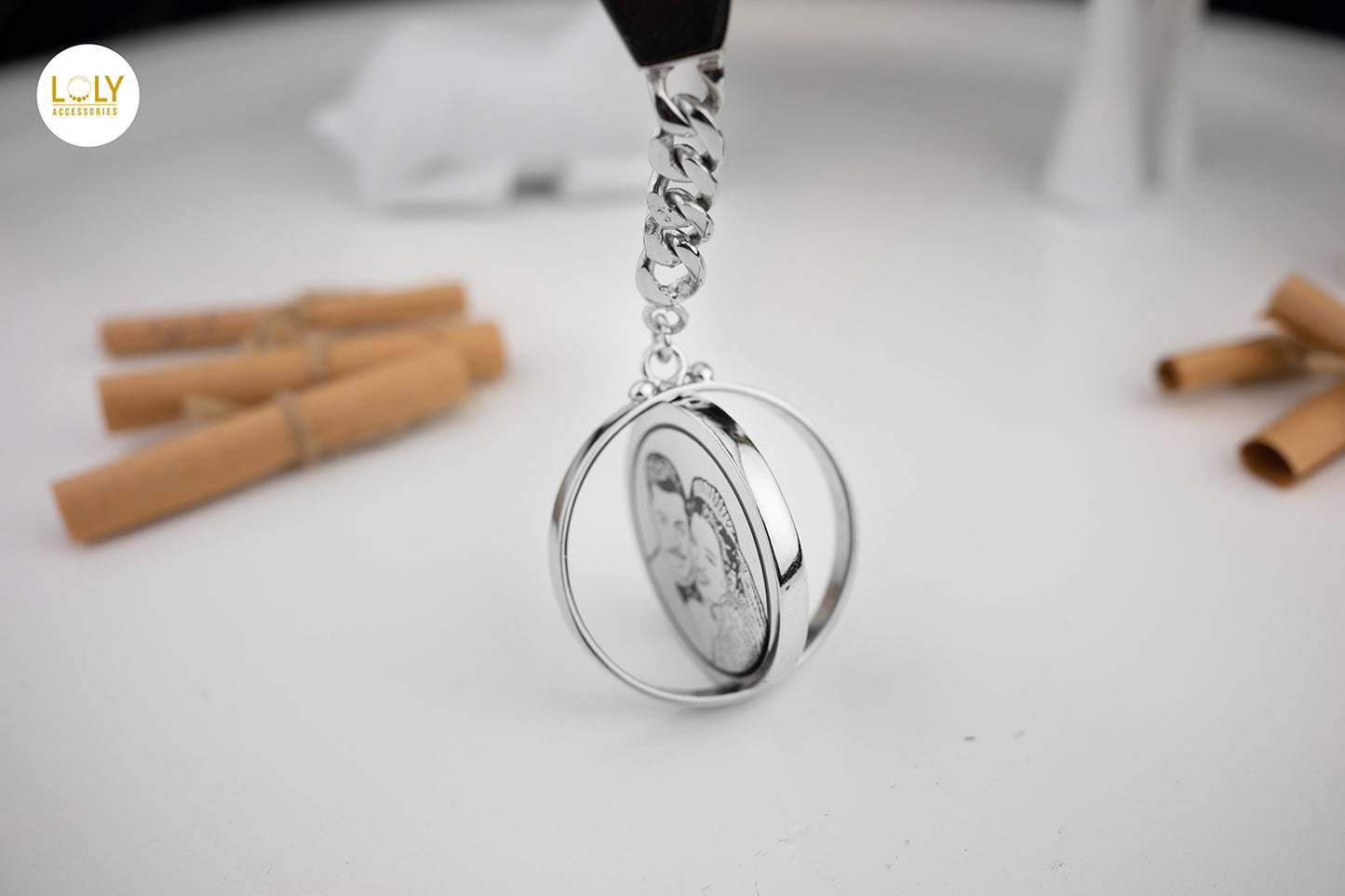 ميدلية مع حفر صورة